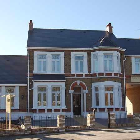 Devonshire Hotel Hornchurch ภายนอก รูปภาพ