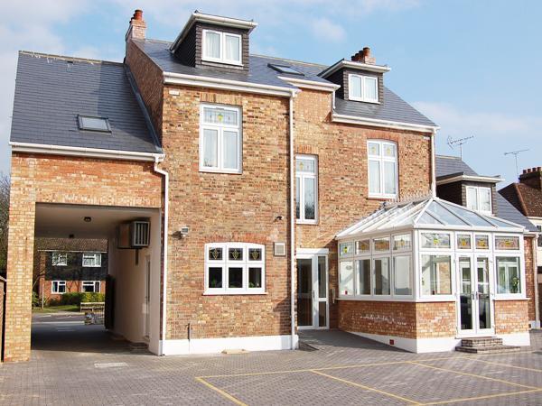 Devonshire Hotel Hornchurch ภายนอก รูปภาพ